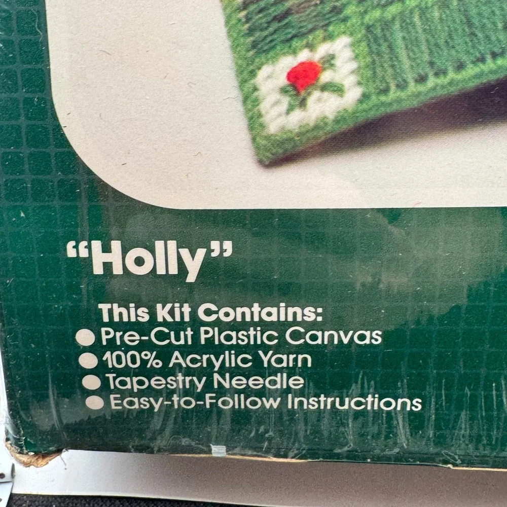 Bucilla Plastic Canvas Kit Green Christmas Holly Serving Set 60626